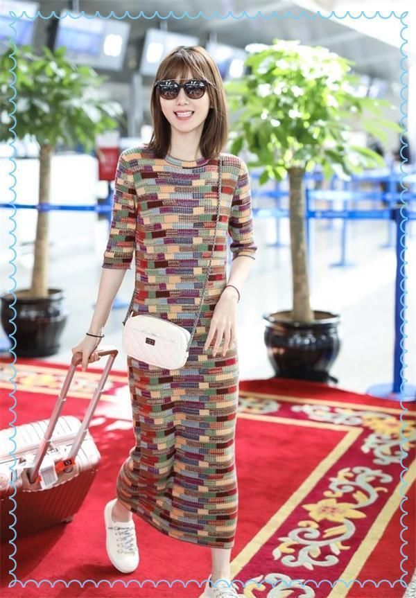 当白百何与毛晓彤同穿针织格纹裙,才知道保守和豪放差距有多么大