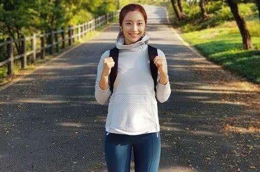 女大学生健身3年被封女神, 长相和身材让人羡慕, 却要天天增肥