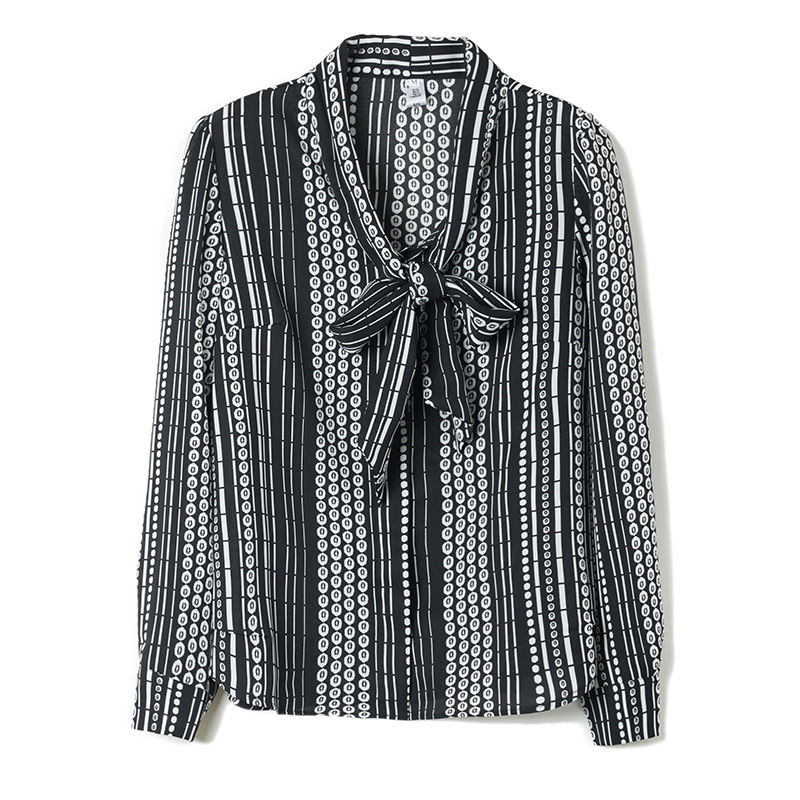 70后的女人秋冬这样穿很时尚，侧影都美翻，既显瘦洋气又美嫩