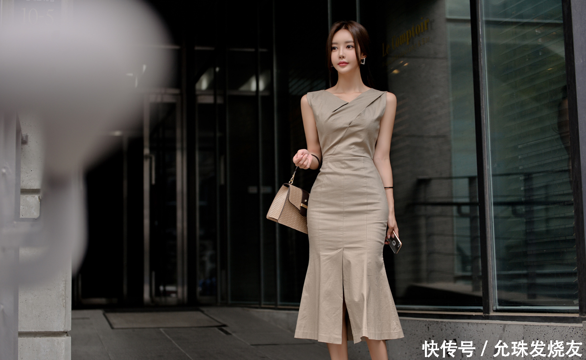 孙允珠优雅复古深褐色褶皱鱼尾裙