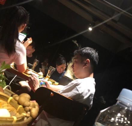 王思聪绯闻女友晒旧照疑回应整容传闻:矫什么情,作什么死!