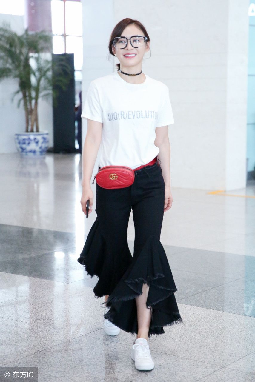 袁姗姗,现身商城,网友:是女神没错!这喇叭裤看