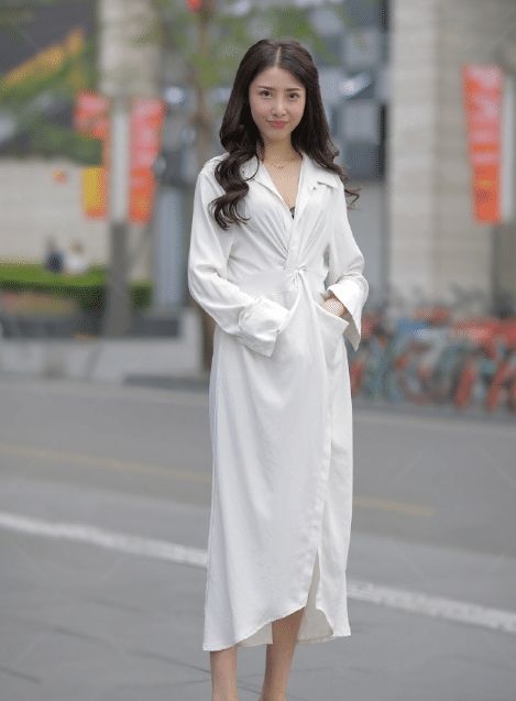  美女：美女出街真会穿，这是浴袍还是睡衣？