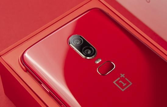 跟明星学“红色秘诀”，搭配这款“琥珀红”单品，2018时髦爆表！