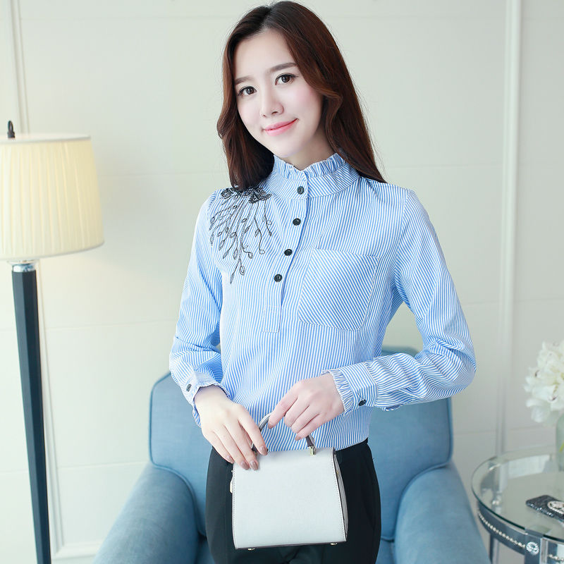 长得漂亮还要会打扮，时下超火的气质小衫配小脚裤，温柔又不凉