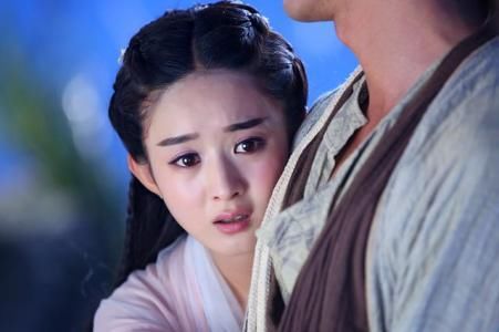 赵丽颖粉色连衣群亮相，细胳膊细腿细腰，怀孕传言不攻自破