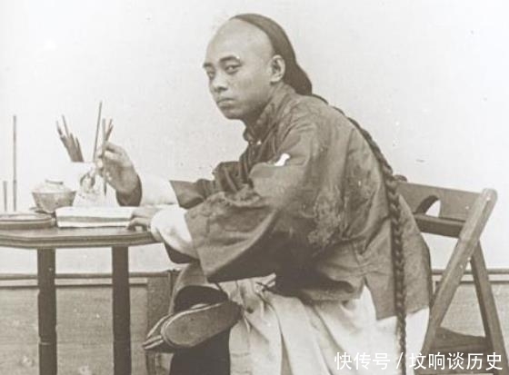『老照片』历史老照片晚清不仅贵族女子相貌出众,就连宫女也是出类拔萃
