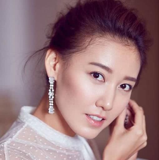  #小姐#她是刁蛮公主中的文家二小姐，如今靠知否走红，网友：好颜值啊！