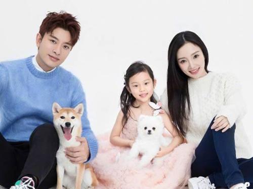 中秋节李小璐晒家宴照，暗示与贾乃亮有新情况，网友终于和好了