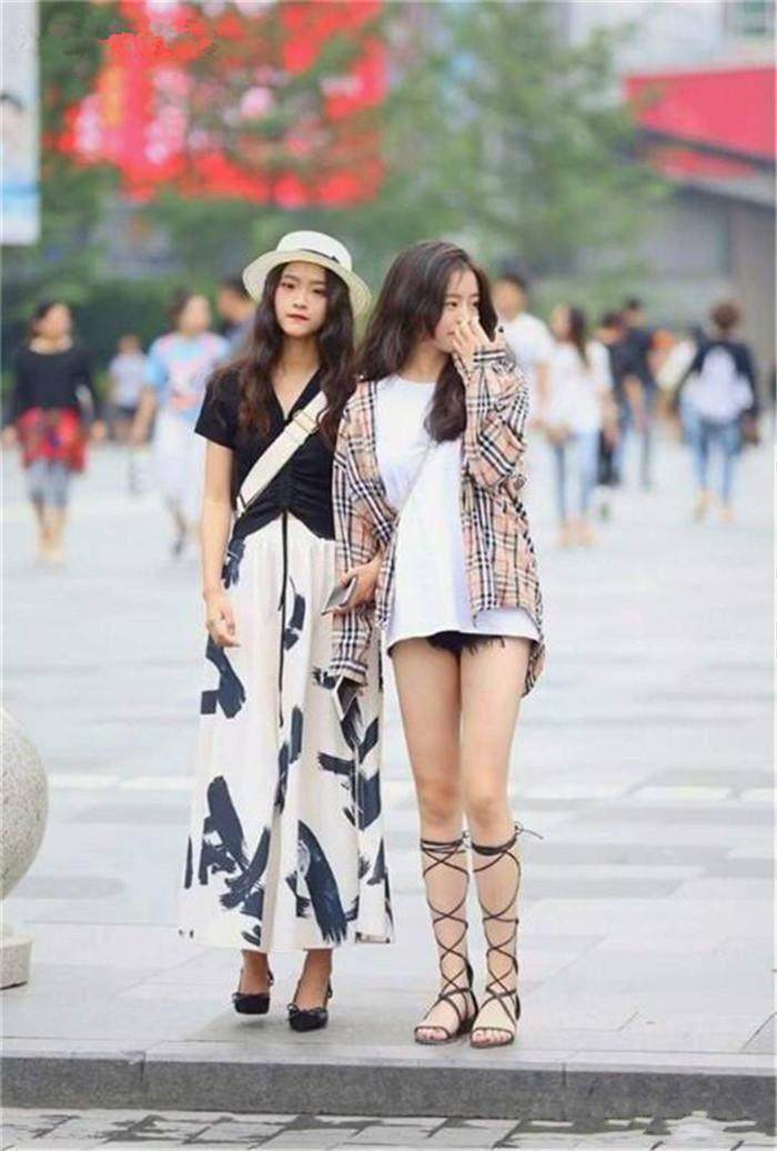 街拍: 图一的闺蜜没有房子你别碰, 图五的闺蜜没有四合院你别撩!