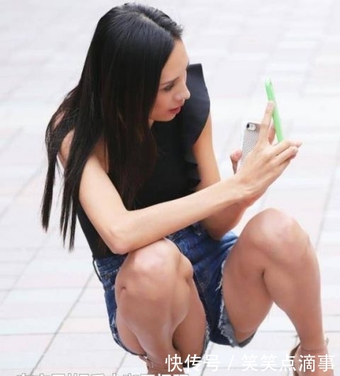  休闲裤■街拍：亭亭玉立的小姐姐，一件米色上衣配白色休闲裤，女人味十足