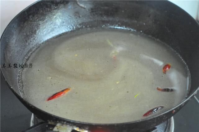 「我家」鸭子如此烧,不腥不柴特别香,操作简单,我家每年吃掉几十只