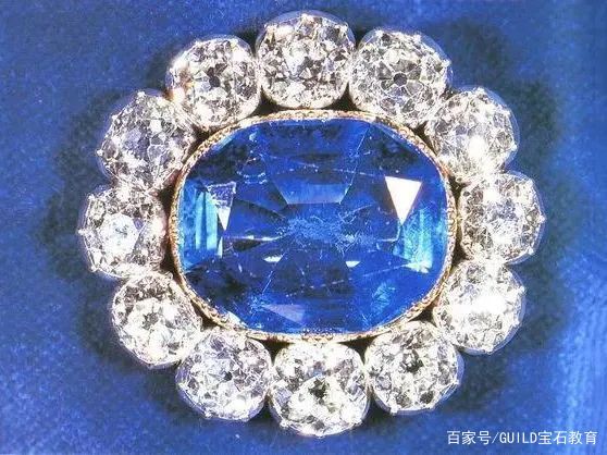  宝石胸针：聊聊英国王室代代相传的蓝宝石们