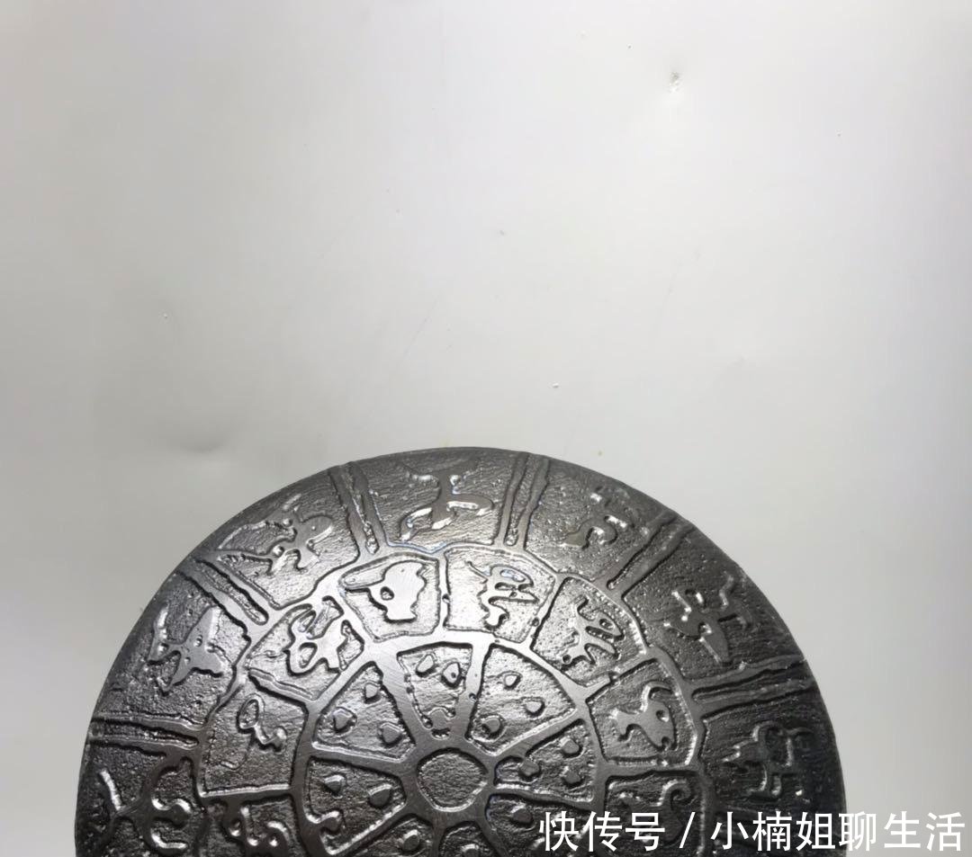 参观中国奇石展会,作品更是千姿百态,令人目不暇接,百看不厌
