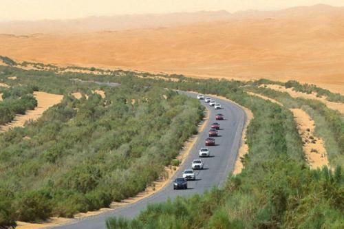  [宽达]最难修的沙漠公路，修建在流动沙丘上，绿化带宽达78米