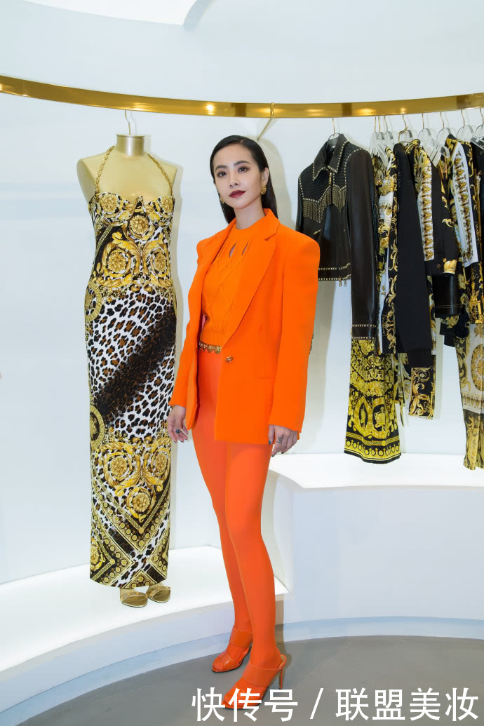 被蔡依林惊艳到了！156cm穿成178cm，穿高跟鞋脚尖脚背垂成一条线