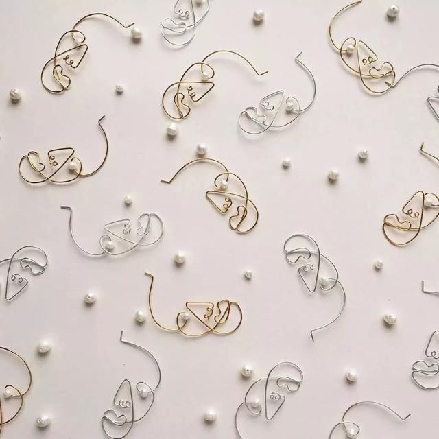 有一种“极简主义”，把女人的身体戴在耳朵上