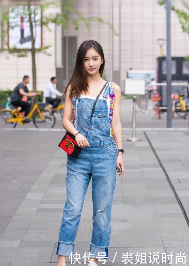 大连街拍，运动装也能穿搭出轻熟范，这样穿轻松让你成熟有范！