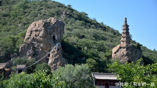 青山环抱，绿树成荫，古朴典雅，造型独特，河北张家口柏林寺