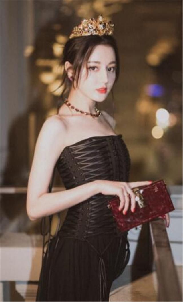 热巴高颜值离不开“龙须刘海”，却不知她的发际线这么高！