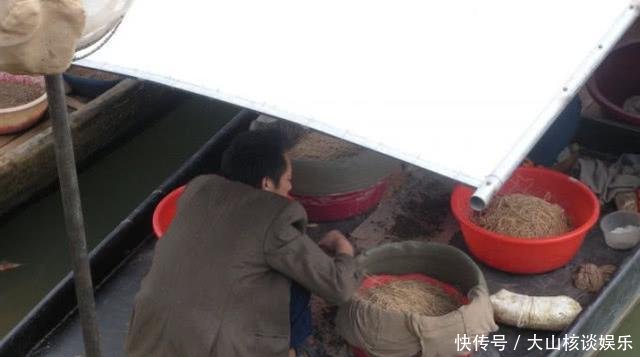  排钩@80后的回忆父亲的一门手艺，一排鱼钩，养活一家人！