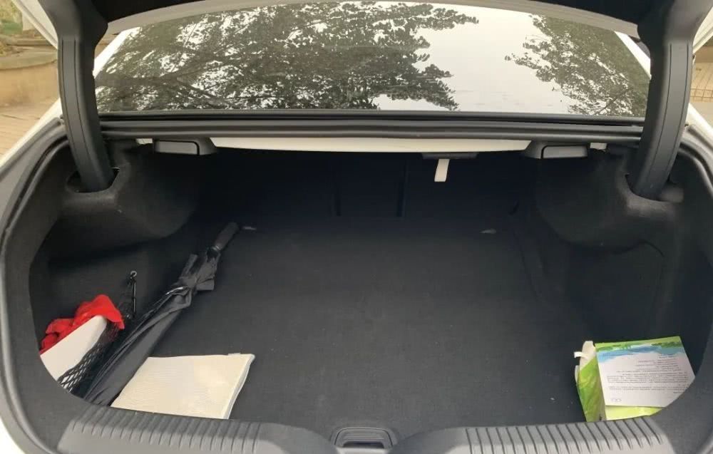  『动力』评测奔驰CLS3504MATIC80万买台四缸的四门轿跑车到底“疯不疯”