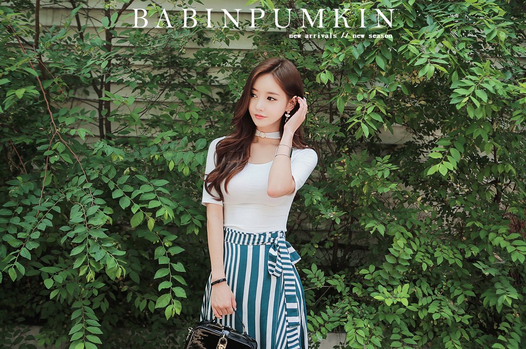 寄一枚岁月的浅笑于你，尘封收藏的，是过往;愈加清晰的，是牵念