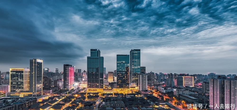  经济：经济最强的新一线城市，距离一线一步之遥，但有一点比不