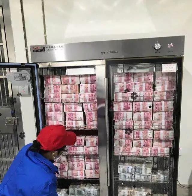 服务员：“拉面套客人脖子上了！”服务员辞职理由，哈哈哈哈笑到捶床