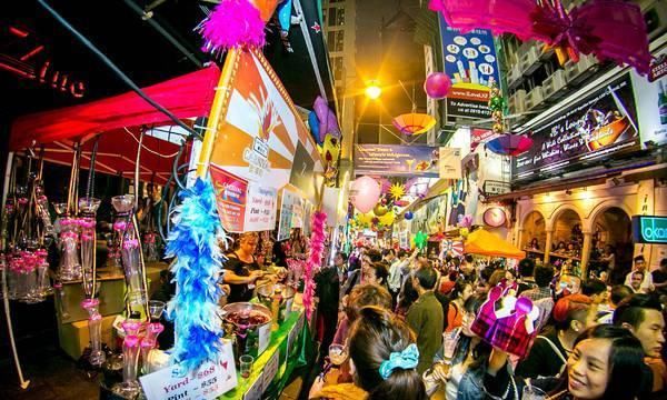  「工作」入籍中国10多年，“买”下香港一条街，称：作为中国人我很骄傲