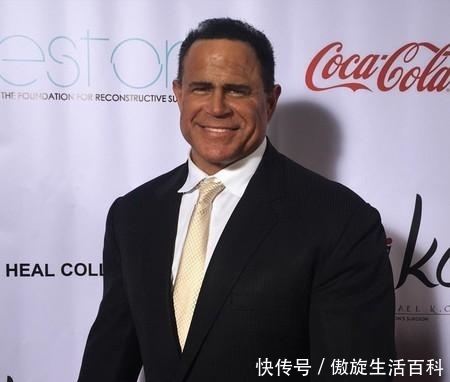 『米德布鲁克』《钢铁人》男星自称开发新冠肺炎解药:可以赚几亿!FBI上门逮捕