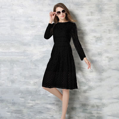 告别沉闷的黑色，清新温柔的蕾丝连衣裙，给你带来甜甜的美感