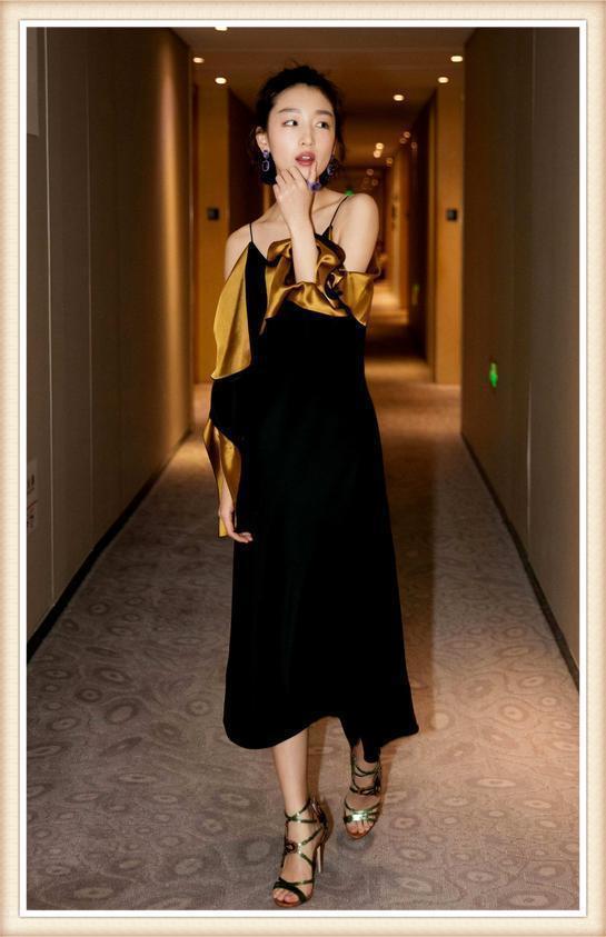 当周冬雨和陈乔恩同穿一件衣服，终于见识了高级脸和网红脸的差距