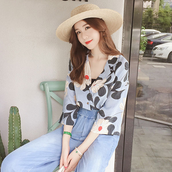 老婆43，经常穿娃娃衫+半裙，美得清新脱俗，走街上没人叫阿姨