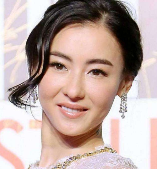 张柏芝下月巴黎结婚惊动了半个娱乐圈, 谢霆锋只用了7个字回复