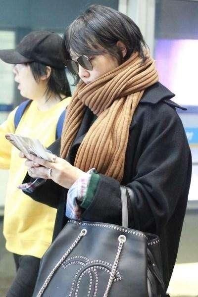 白百何素颜丑到认不出!头发凌乱满脸油光,网友:越来越像陈羽凡