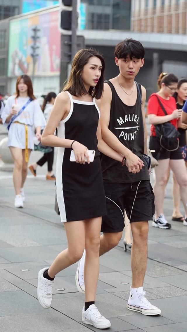 街拍丨夏天干嘛穿那么严实?露一点才好看!