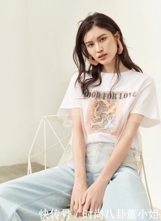 何穗的脚也太小了，连“三寸金莲”都能挤进去了？看着都疼