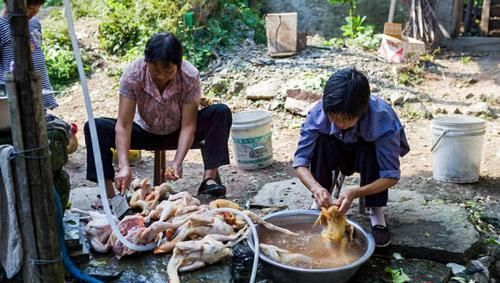 浙江深山藏香格里拉，没有公路不通车，最危险处90度须手脚并用爬