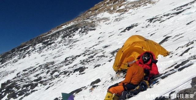 珠峰上被冰封的女子，登山者为一句恳求，九年后再登珠峰带其下山