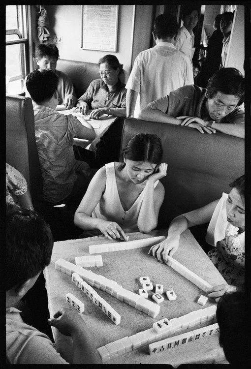  「打麻将」80年代时的春运是什么样子的