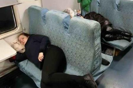 东北黑龙江最“尴尬”的火车，成真正“冻车”，厕所都不敢上？