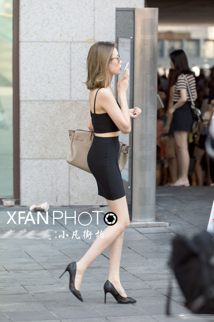 街拍重庆:几套时尚的穿衣搭配，让你美的更加有韵味!