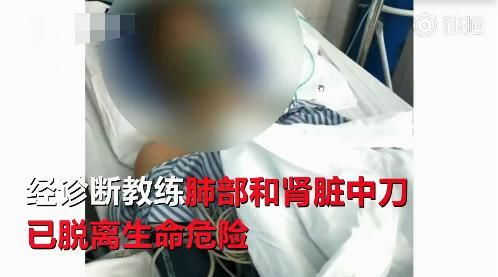 老人被怀疑偷东西,证明清白后却愤然捅伤对方,网友都说:活该!