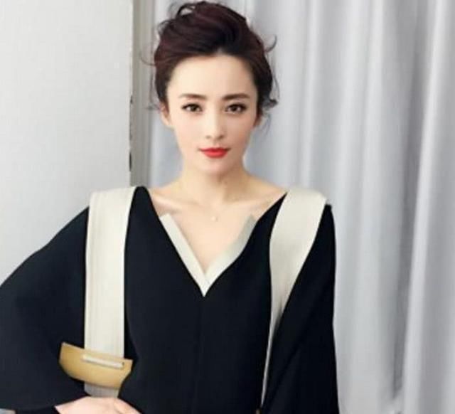 人到四十还如此水灵，真想问问蒋勤勤是不是吃了“防腐剂”!