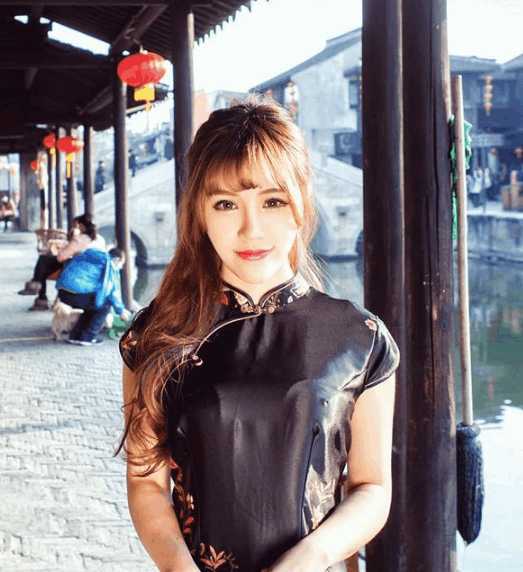 街拍美女: 第一位实在是太有视觉冲击力, 第二位真的是太”方便“