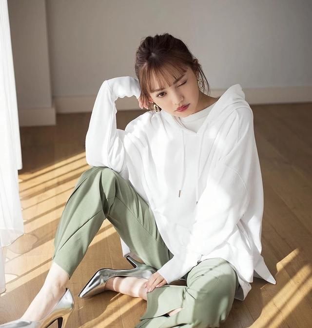  感觉■春分已经到了,少穿裤装!今春流行的是“旗袍”,时髦显瘦又洋气