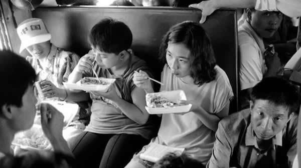  [回忆]这一组绿皮火车的老照片，承载了我们太多太多的回忆