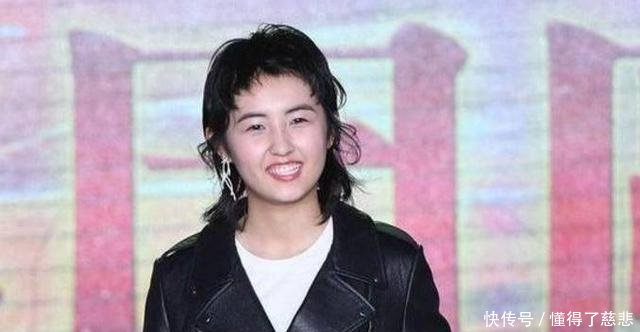 有种时尚叫张子枫,化浓妆,穿高跟鞋,这么有女人