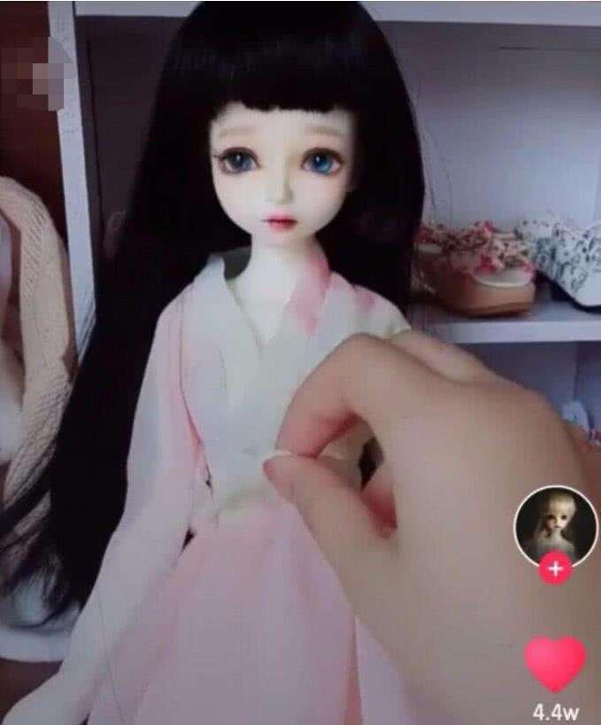 抖音这个娃娃火了, 可以从头“脱”到脚, 价格不菲一个就卖好几千